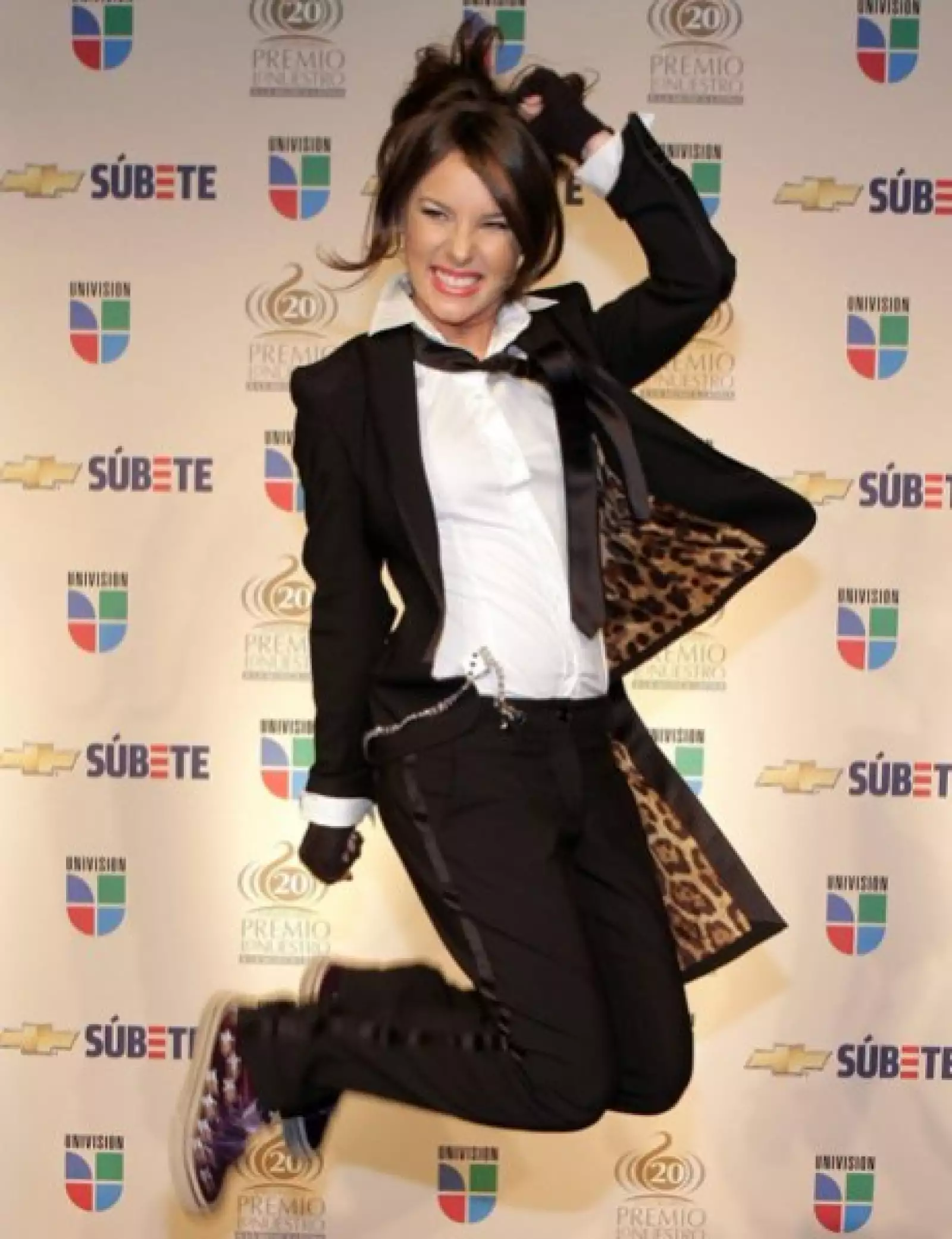 Belinda en España. Durante su concierto se escuchó corear a la gente: Belinda en Sevilla es una Maravilla.