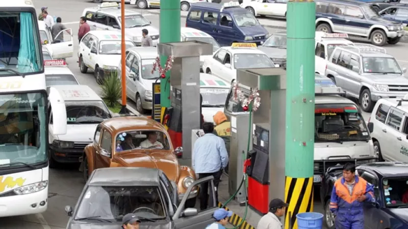 filas en gasolineras