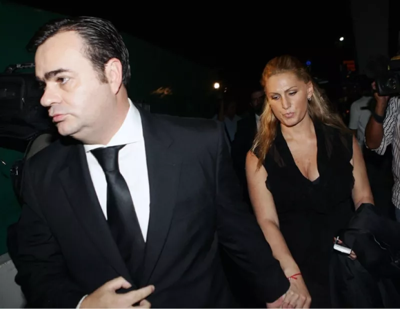 La intérprete arribó en un vuelo privado al aeropuerto de Toluca acompañada de su esposo, el magnate Tommy Mottola.