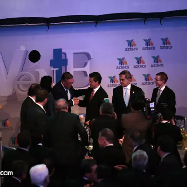 María Laura Medina de Salinas,Ricardo Salinas Pliego,Enrique Peña Nieto,Miguel Ángel Mancera,Mario San Román