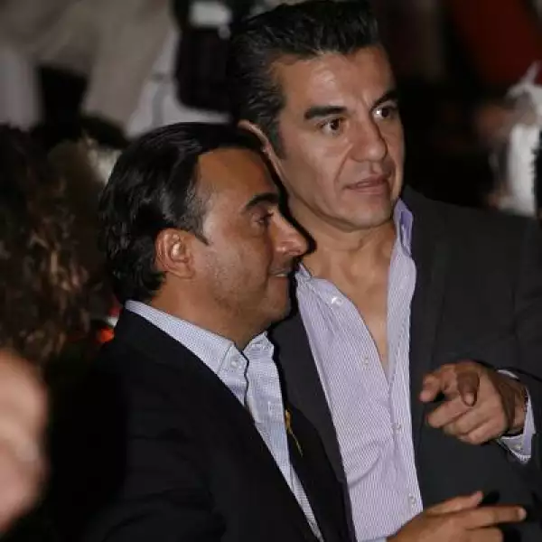 Adal Ramones,Adrián Uribe