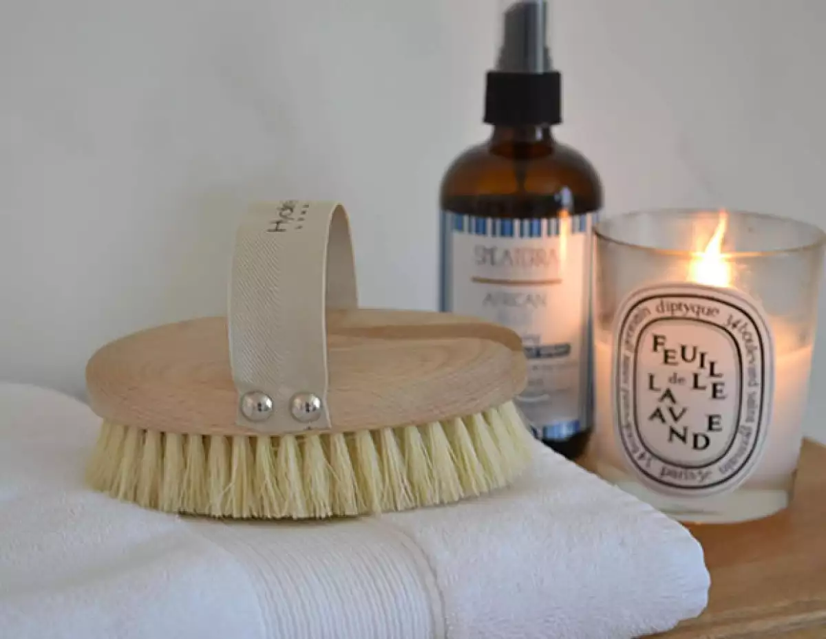 Tómate el tiempo para cepillarte con calma y convierte el momento en un ritual de relajación.