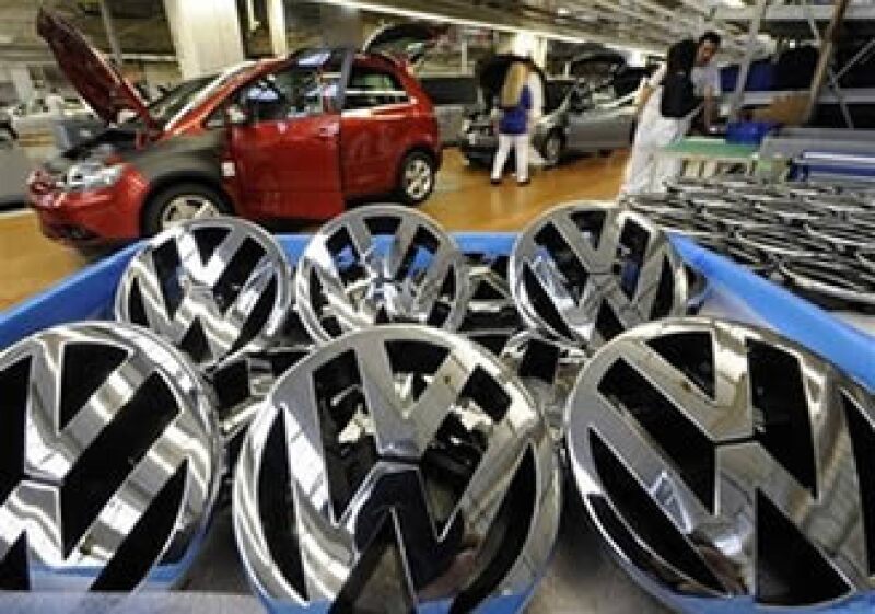 La automotriz alemana Volkswagen se mantiene sin ayuda de los gobiernos a pesar de la contracción del mercado global. (Foto: AP)