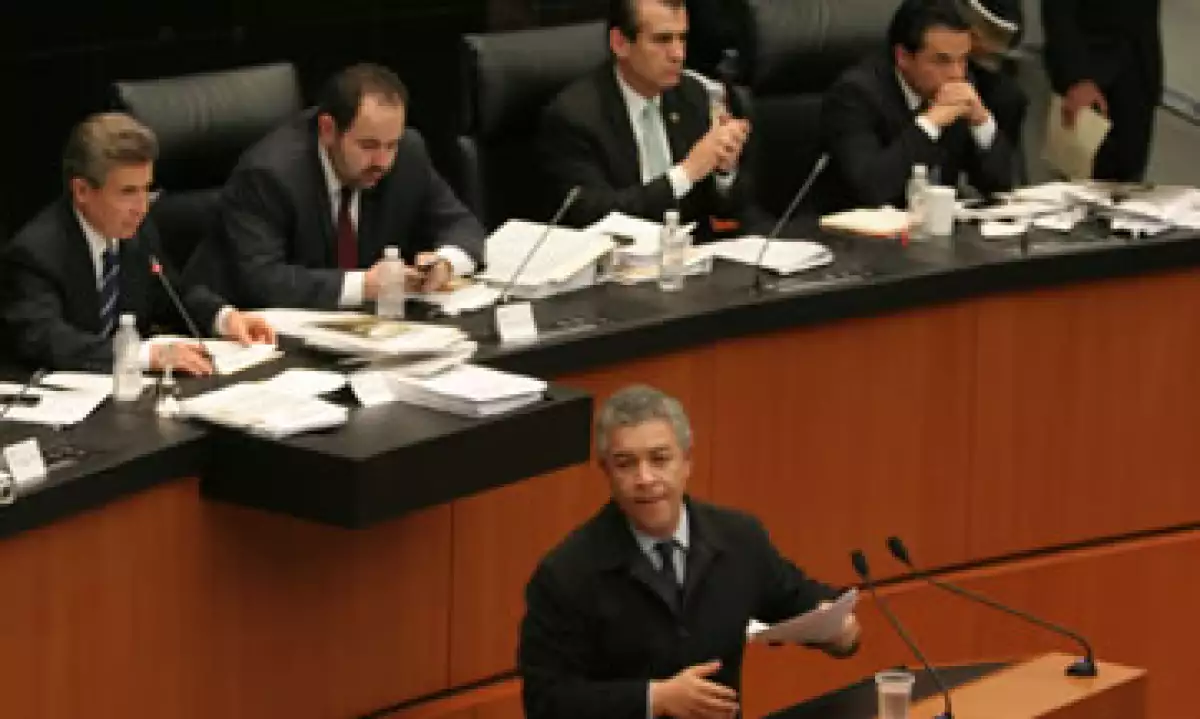 El PRI y el PAN buscan que el predictamen quede aprobado en comisiones este lunes. (Foto: Cuartoscuro)