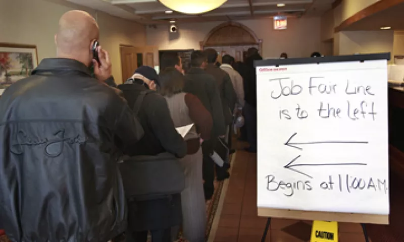 2.14 millones de personas en EU se benefician de los subsidios por desempleo. (Foto: Reuters)