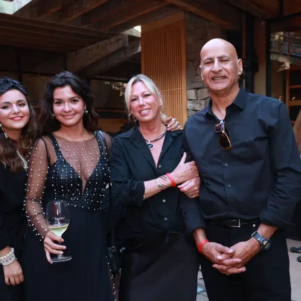 Paulina Buenrostro , Melissa Navarro y Jill Bond 