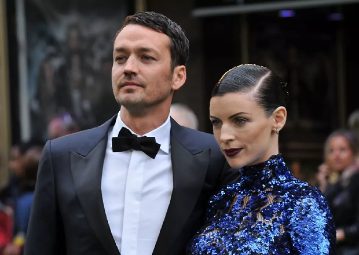 Rupert Sanders fue director de la película Blancanieves y el cazador, en la que también actuaron Liberty Ross.