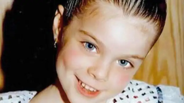 La guapa regiomontana publicó en sus redes una foto de cuando era niña, que acompañó con un emotivo mensaje para sus papás.