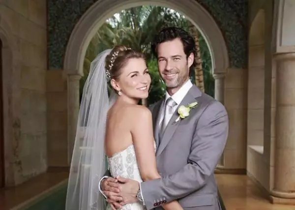 Ludwika Paleta y Emiliano Salinas unieron sus vidas el día de hoy en Mérida. Esta es la primer foto del enlace. (Cortesía: Prensa Danna / Foto: Óscar Ponce)