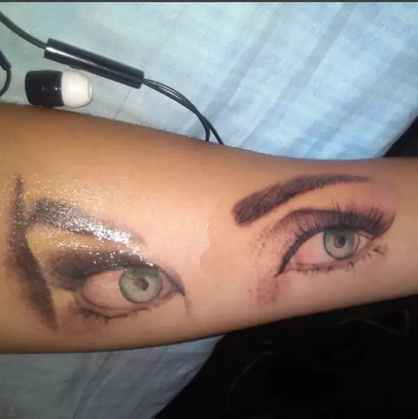 Este es el tatuaje que el fan de Anahí se hizo en honor a ella.
