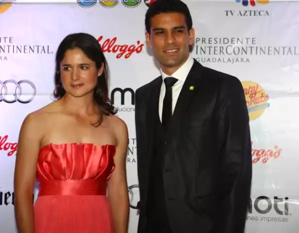 La ex golfista y el futbolista mexicano unieron sus fundaciones para ayudar a niños con escasos recursos.