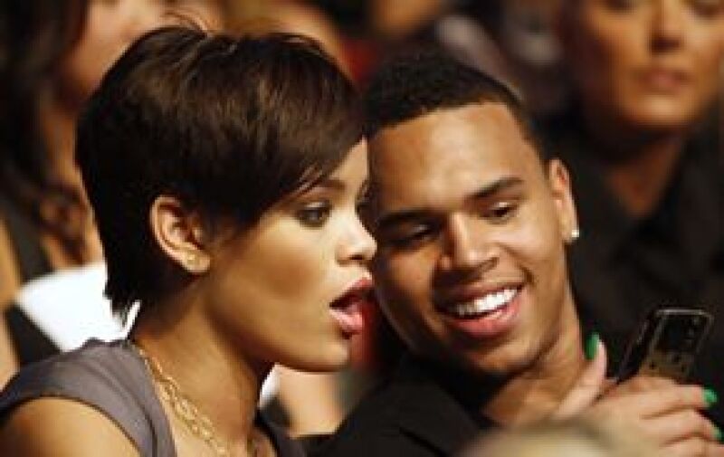 Al cantante, acusado de haber agredido a Rihanna, le han llegado mensajes intimidantes luego de que se publicara la foto donde ella sale golpeada.