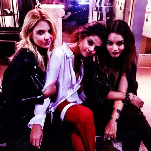 Ashley, Selena y Vanessa suelen juntarse en cumpleaños y otros eventos.