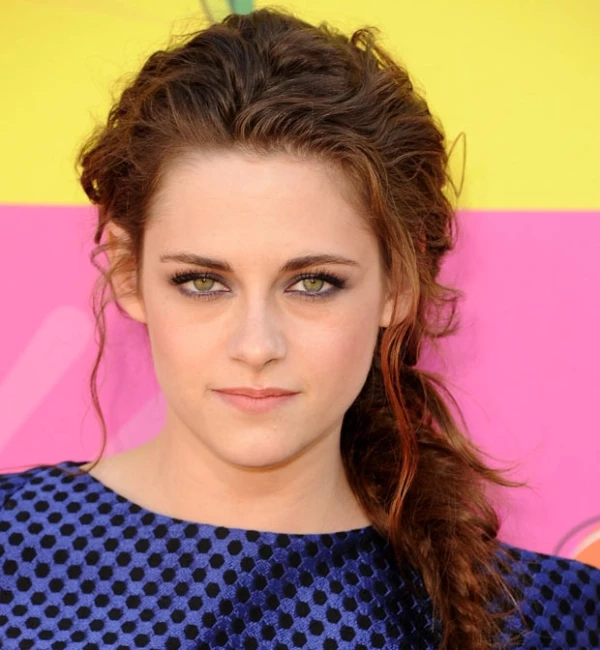 Kristen utiliza un delineador de diez dólares.