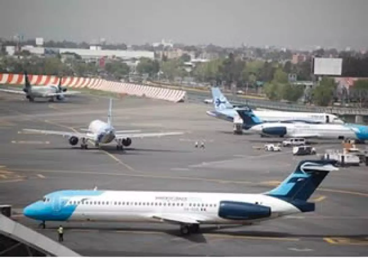 Mexicana es una de 30 aerolíneas que regularmente operan en el Aeropuerto Internacional de la Ciudad de México. (Foto: AP)