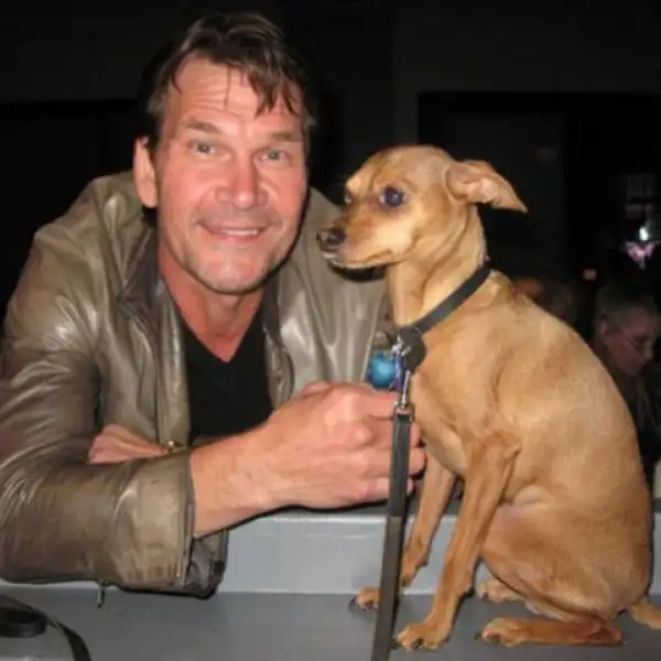 Una "autobiografía profundamente personal" escrita por Patrick Swayze y su esposa saldrá a la venta a fin de año. El libro, hasta el momento sin título, ofrecerá un recuento íntimo de la niñez del actor, su carrera y su matrimonio, así como lucha contra e