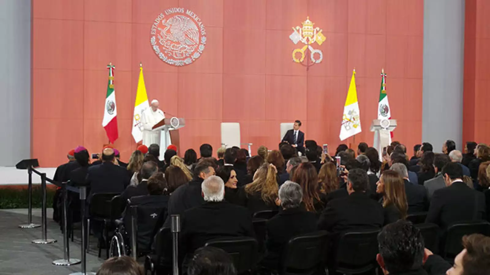 En su discurso aseguró que lo más importante que tiene México es su juventud.