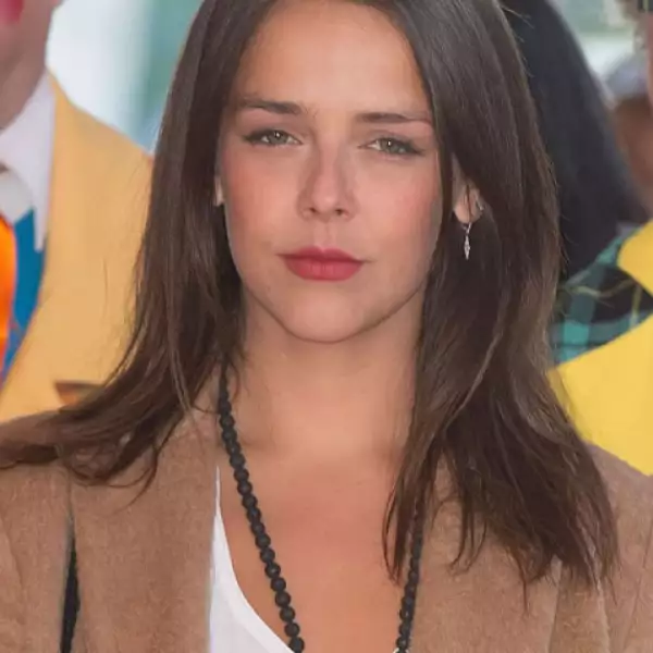 Pauline Ducruet es hija de Estefania de Mónaco y Daniel Ducruet, por lo que es prima de Carlota Casiraghi.