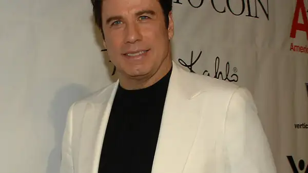 Según informa el portal TMZ, en 2009 el actor pidió a uno de los empleados de un crucero un masaje en el cuello y posteriormente le hizo el ofrecimiento monetario por sexo y su silencio.