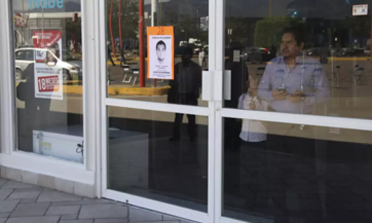 Profesores de la Sección 22 tomaron centros comerciales impidiendo sus actividades. (Foto: Cuartoscuro )