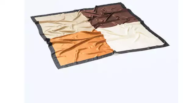 Una mascada es un accesorio que puede hacer de una blusa sencilla una prenda elegante y atractiva.