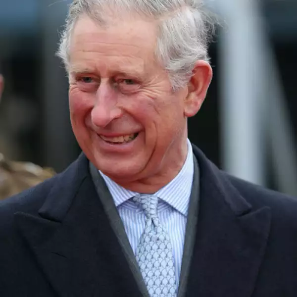 Al príncipe Carlos le encantan los martinis mitad vermouth, mitad ginebra; pero su favorito es el whisky Laphroig.