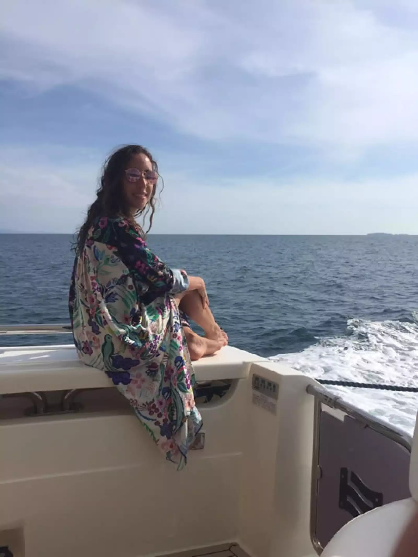 Mónica de la Borbolla disfutó de unos días relajados en Punta Mita donde un paseo por lancha fue la mejor opción para disfrutar de esta increíble playa.