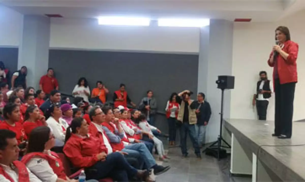 La precandidata priista visitará Francia y Japón a 10 días de que concluyan las precampañas. (Foto: Twitter/LorenaMartinez)