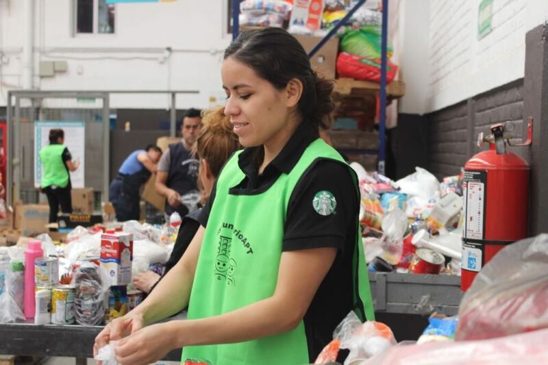 El punto de referencia de “Alimento para Compartir” es el programa Food Share de Starbucks Coffee Company, que opera en Estados Unidos.