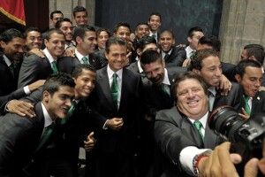 El presidente y la Selección se tomaron la tradicional selfie.