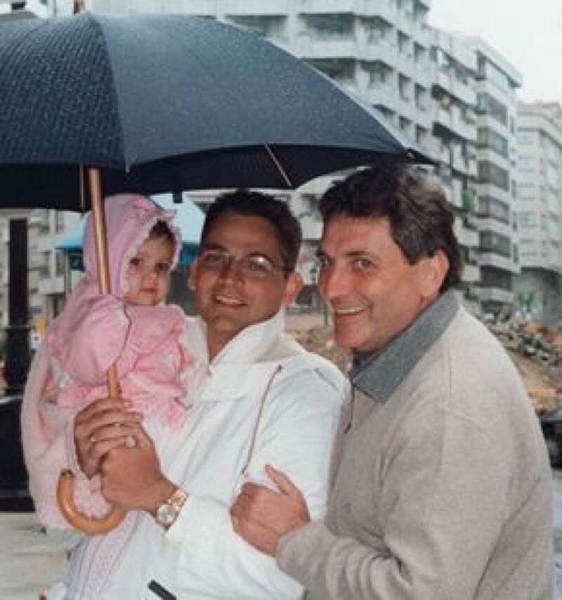 Aquí con María, la primogénita, y su papá Carlos Mouriño Atanés.