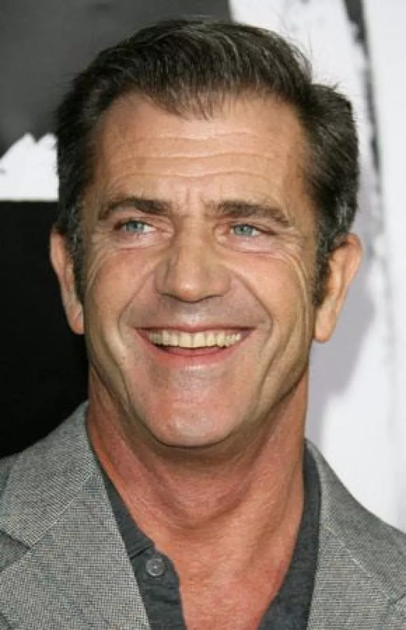 El actor y director de cine podría ceder la mitad de su fortuna a su esposa, Robyn, cuando finiquiten la disolución de su matrimonio.