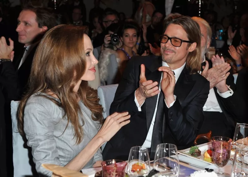 Hoy el mundo despertó con la noticia de la mastectomía que la ganadora de un Oscar se hizo. Pero ésta no es la primera vez que Angie capta la atención del mundo por sus acciones valerosas.