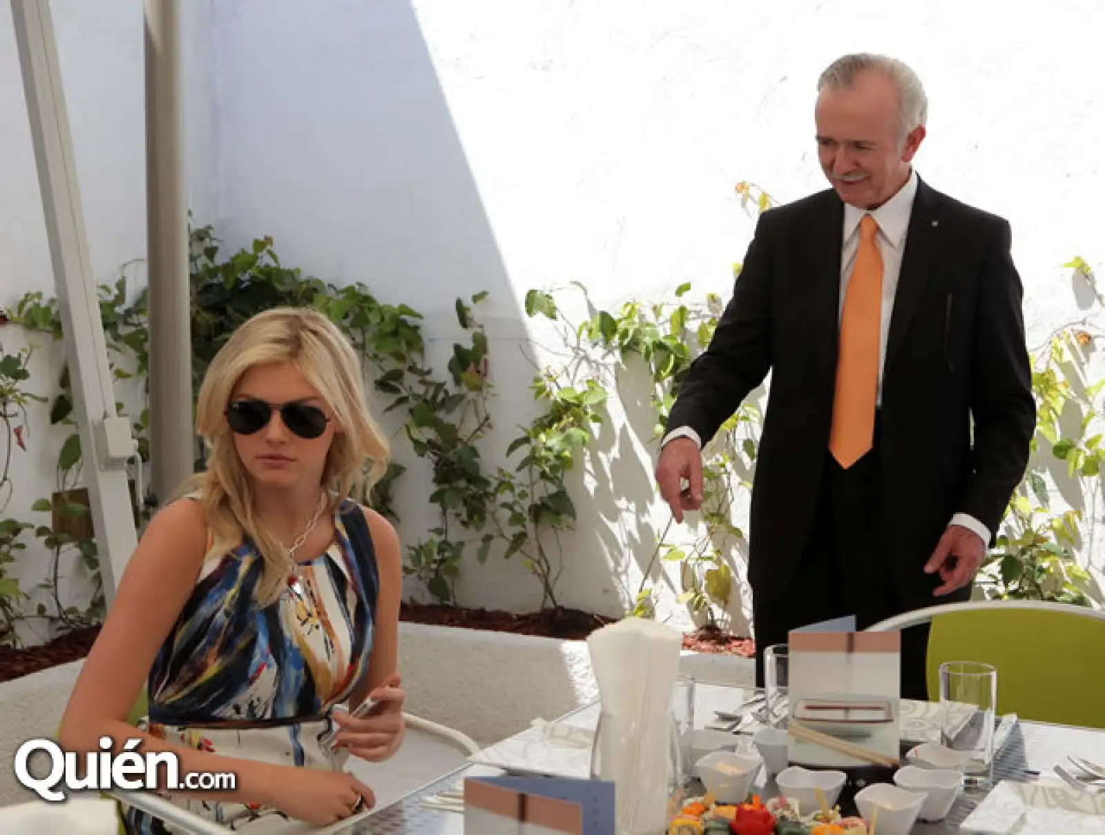 Kate Upton,,Eduardo Mallet durante la comida en la terraza de Liverpool Interlomas