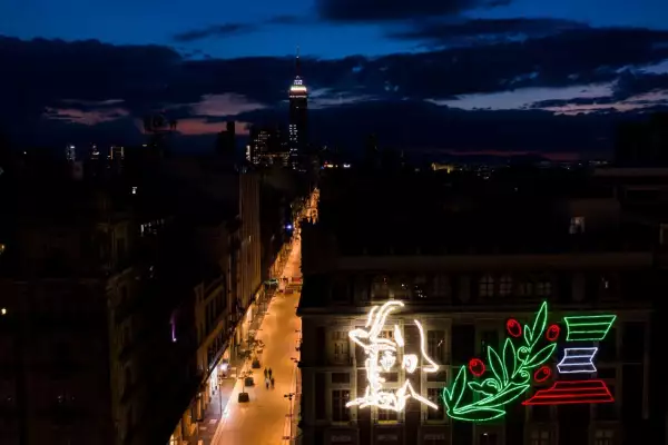 Tomas aéreas de la luminaria con motivo de las fiestas patrias encendidas en el Zócalo capitalino.