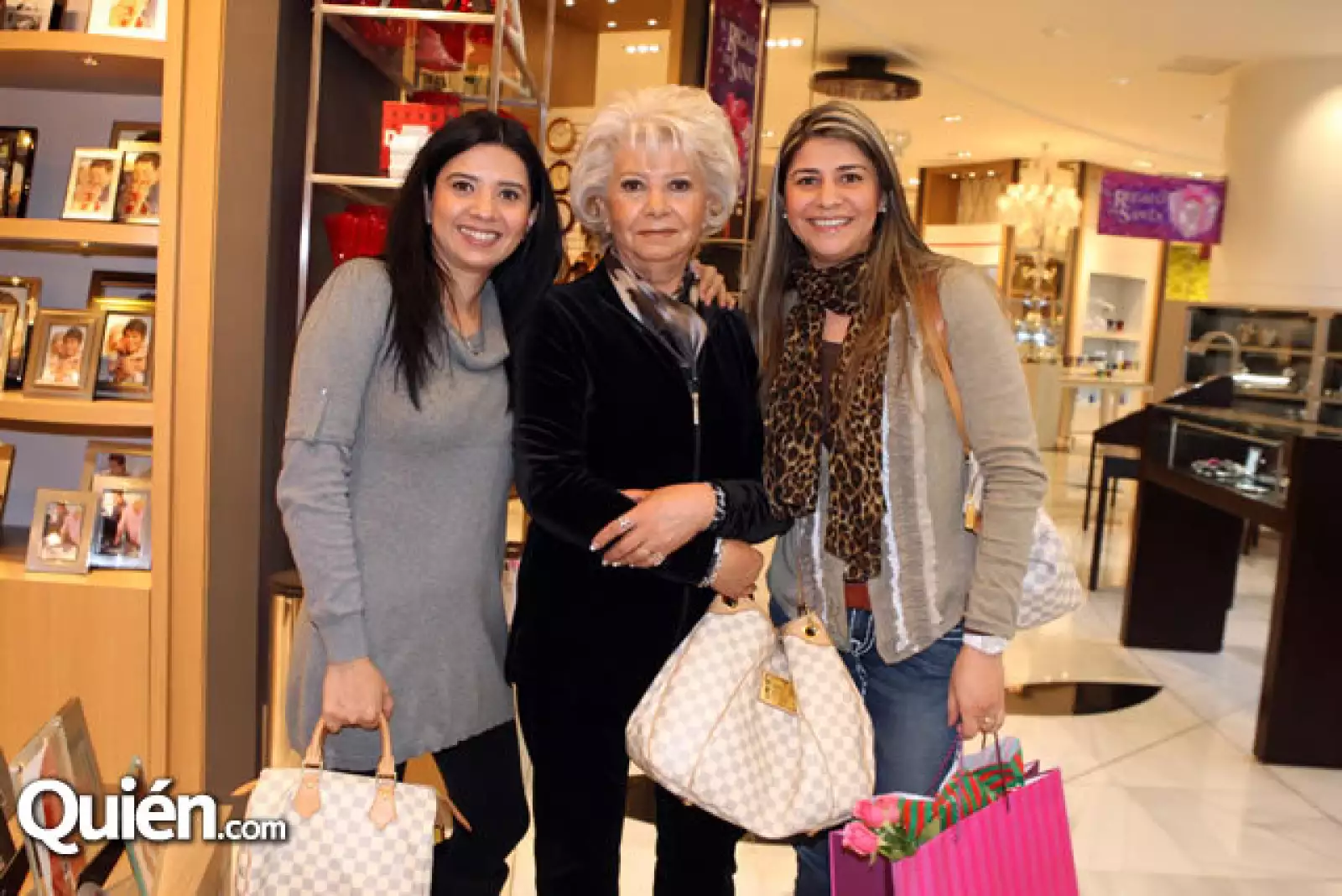 Alma,Margarita y Liz Garcia.