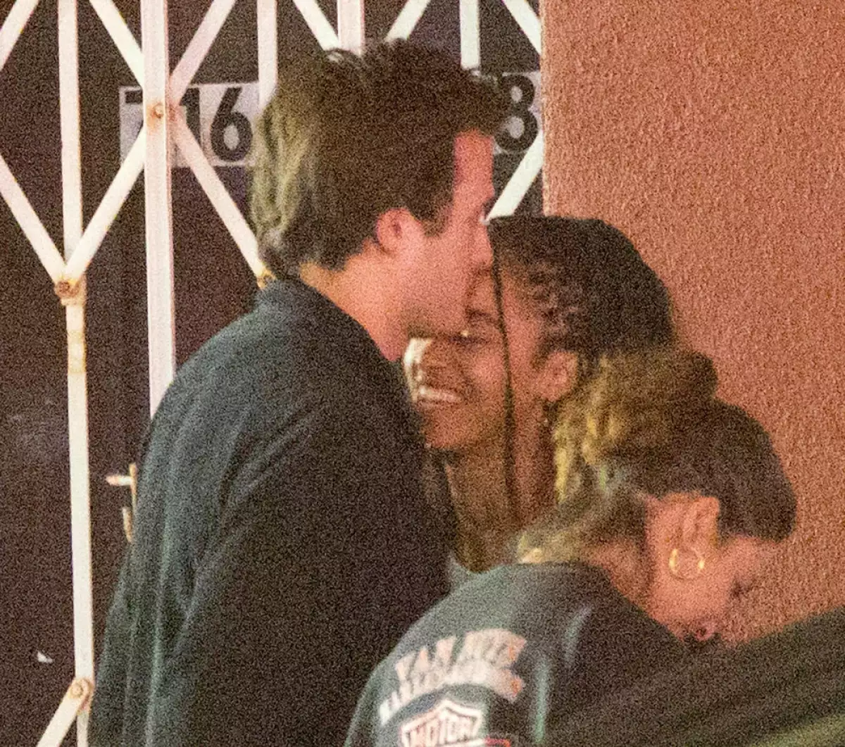 Malia Obama fue captada fumando afuera del teatro New Beverly Cinema junto a su novio, Rory Farquharson
