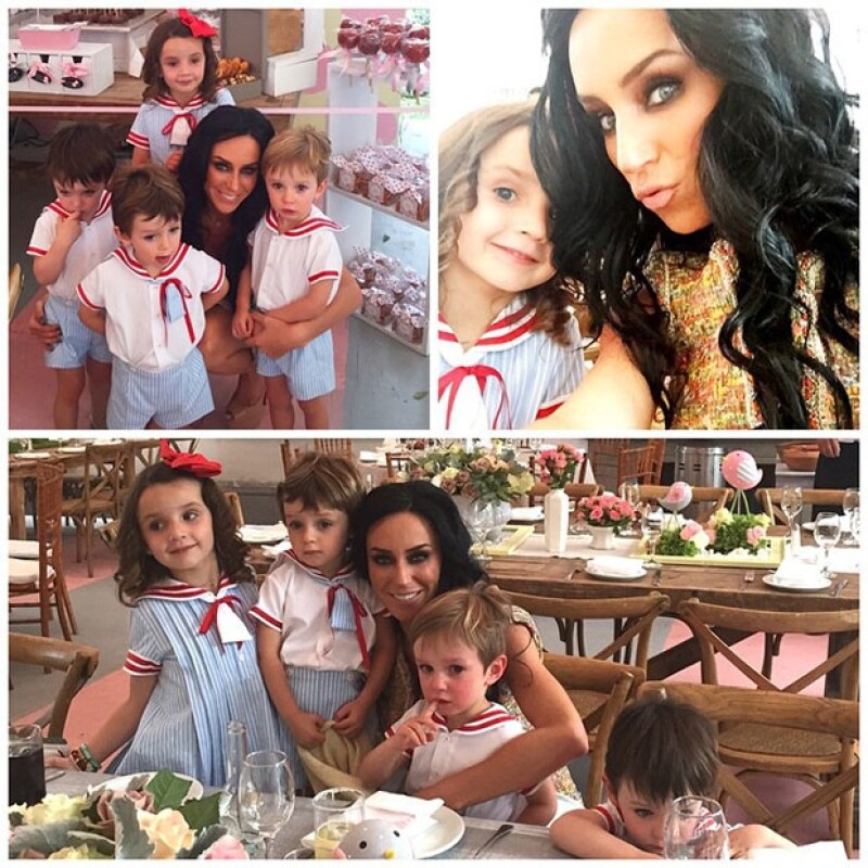 Inés posó junto a Inés de cinco años de edad y sus triates de tres años, Bruno, Javier y Diego.