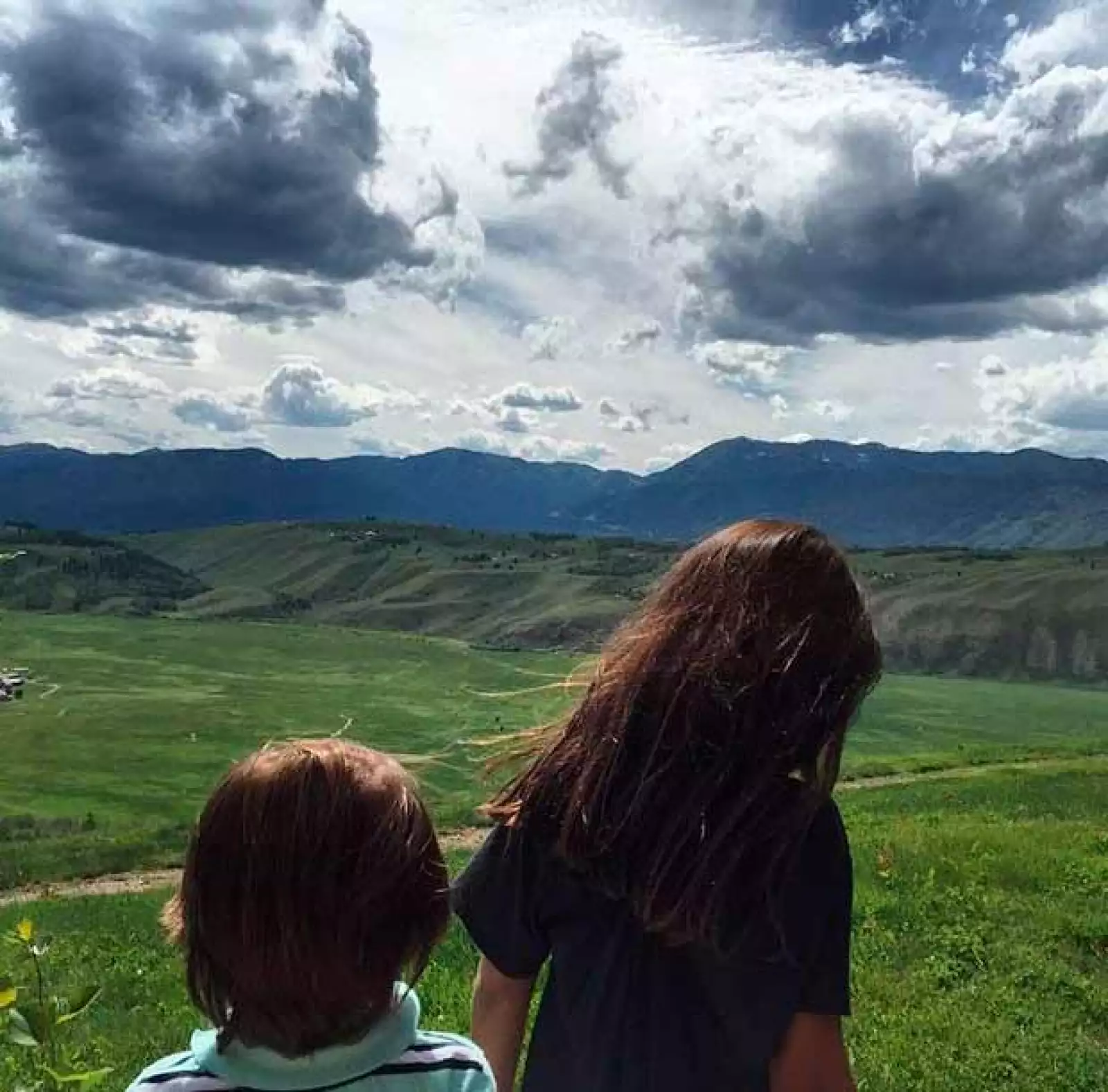 Mis hijos libres y disfrutando de estas maravillas. Gracias Dios por este día!, describió la actriz junto a esta imagen de sus hijos Matthew Alejandro y Sabrina Sakae Mottola.