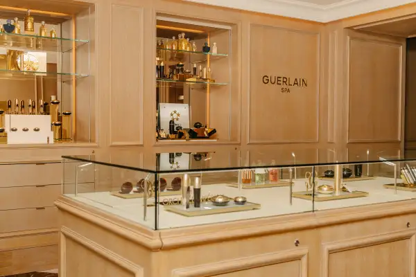 spa en colaboración con Guerlain