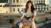 La cantante lanzó de forma oficial el clip de su segundo sencillo, `Cursis melodías´.