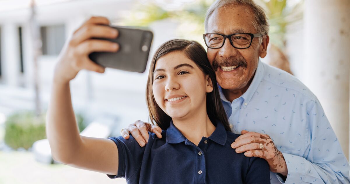 ABUELOS INVADEN LA RED: EL NUEVO FRONTERA DIGITAL