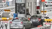 Autos detenidos en una caseta de Capufe para pagar su peaje. A partir del 13 de abril hay nuevas tarifas en las casetas de Capufe. 