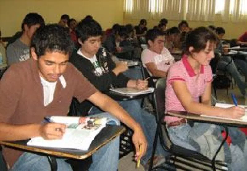 Estudiantes de nivel medio superior y superior regresarán a las aulas el 7 de mayo; preescolar, primaria y secundaria hasta el 11.