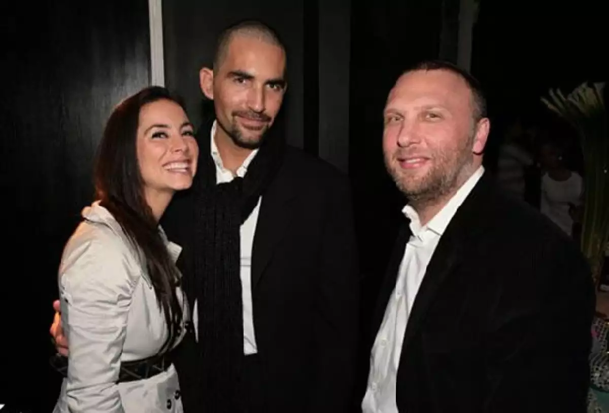 Claudia Lizaldi, Eamonn Sean, David Itic durante la plática de Yehuda Berg en restaurante Phillippe en la ciudad de México.