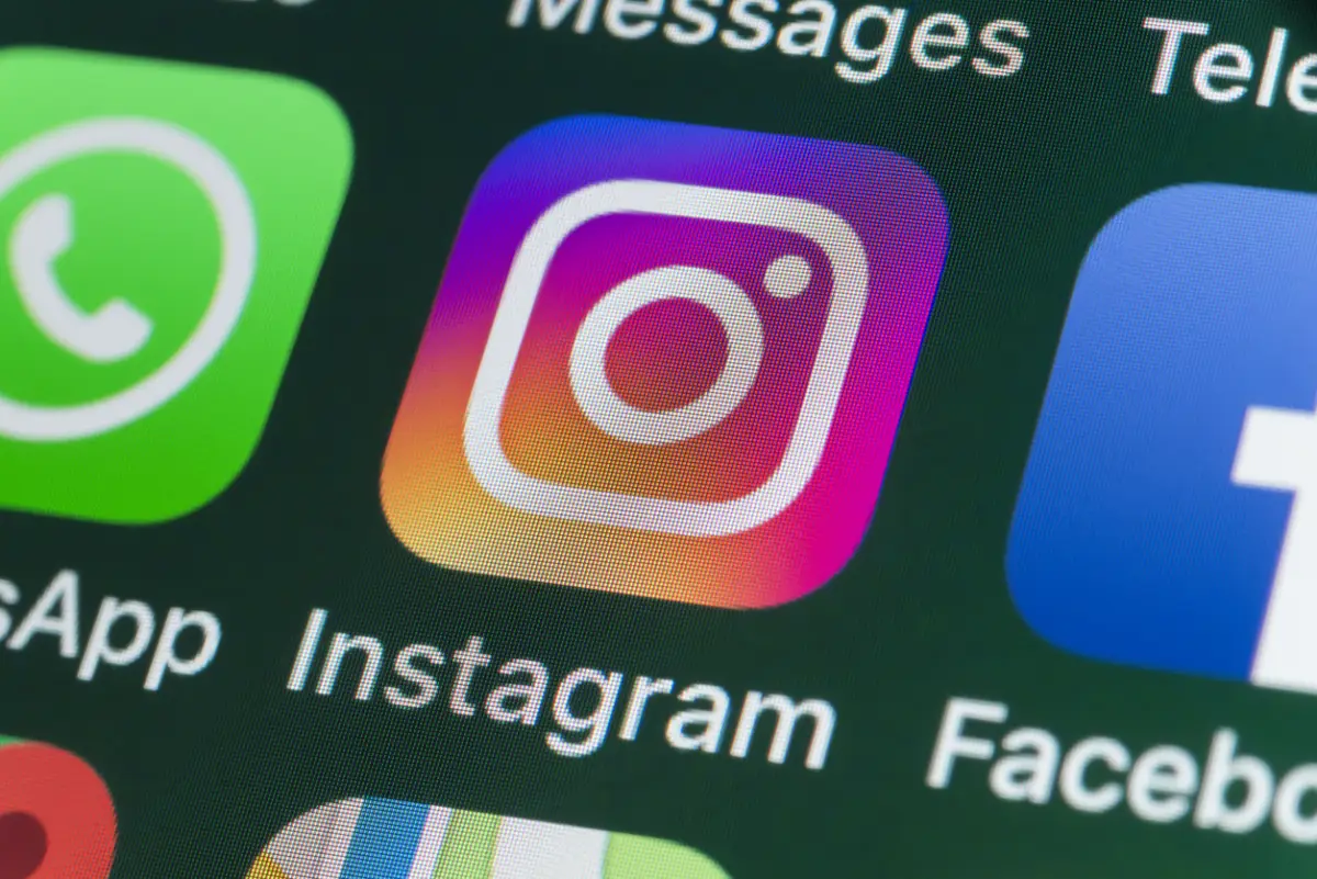 Instagram, WhatsApp, Facebook en pantalla de telefono