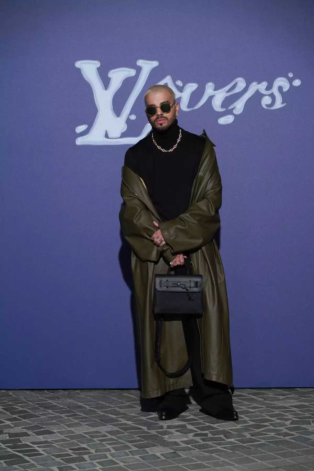 Rauw Alejandro en un total look de Louis Vuitton.