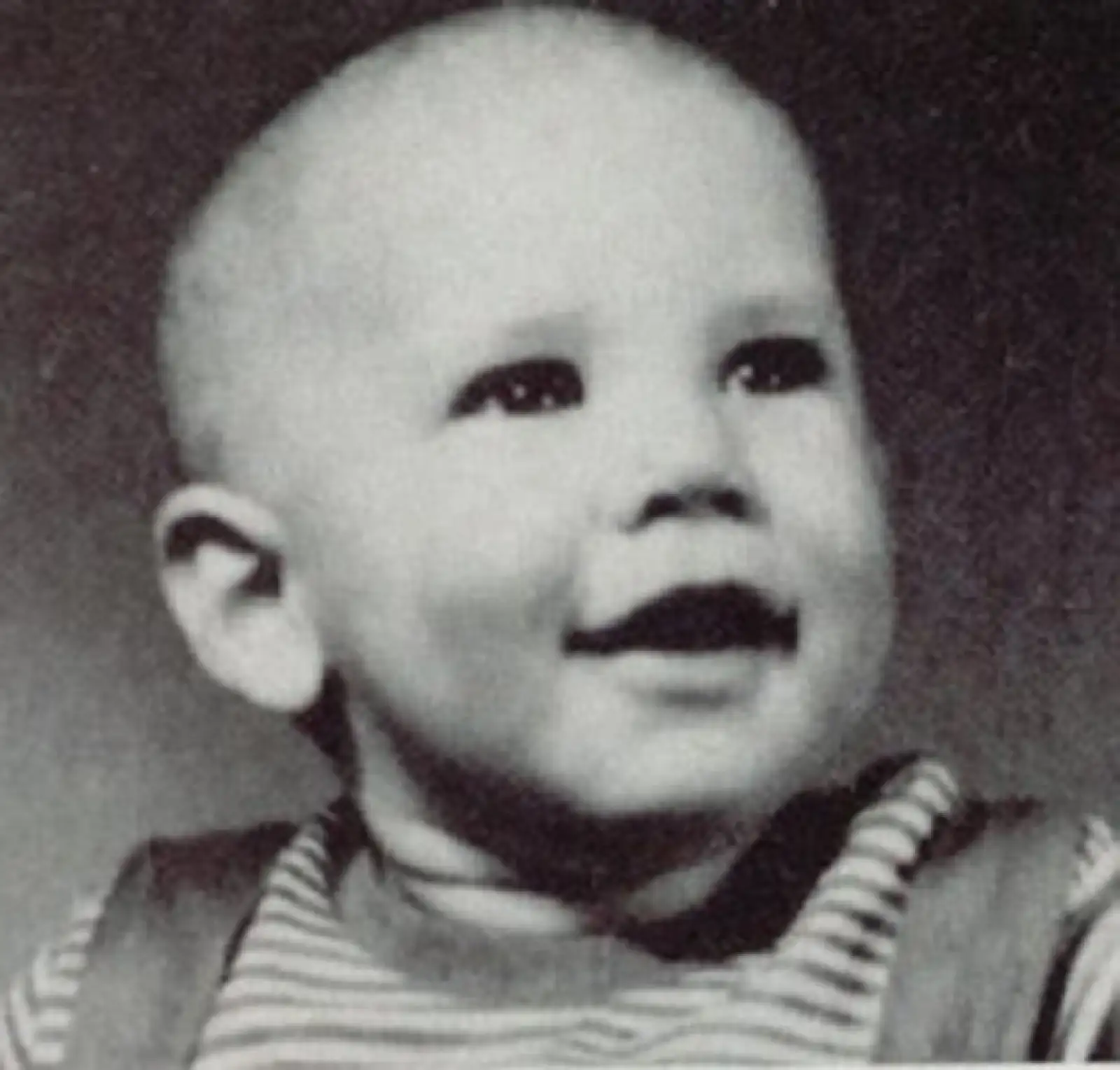 1943: 6 meses. Harrison Ford nació en el Swedish Covenant Hospital en Chicago.