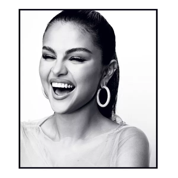 Selena-luce-una-perfecta-sleek-high-ponytail