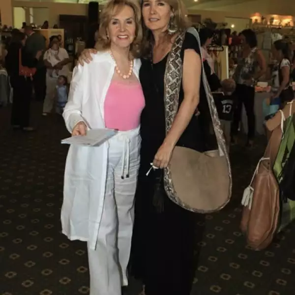 Adriana Villarreal,Julia Fortes